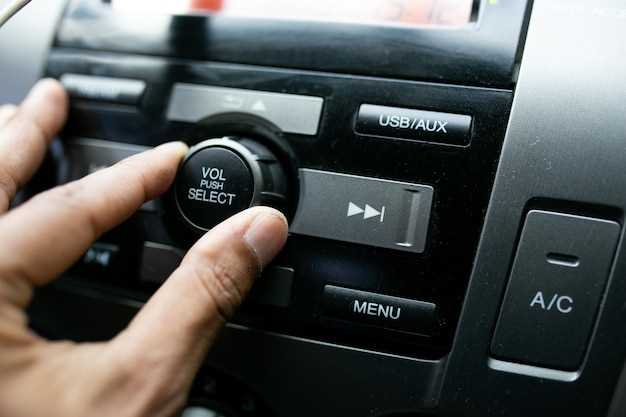 Процесс снятия магнитолы