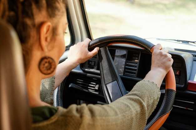 Подготовка автомобиля: отключение аккумулятора и фиксация колес