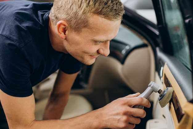 Освобождение фиксаторов и креплений обшивки