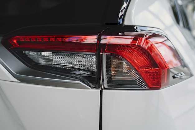 Разборка и замена фонаря заднего хода на Kia Sorento HM
