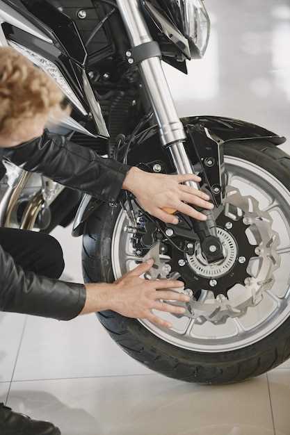 Пошаговая инструкция по снятию переднего колеса мотоцикла Honda Steed с советами